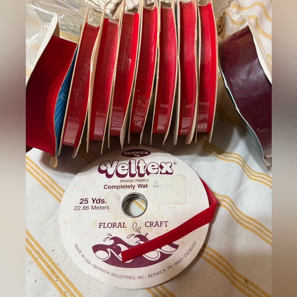 Veltex Red Floral Craft Ribbon waterproof, 10
Rolls, red and burgundy 🎁
